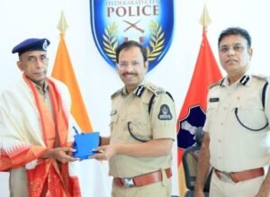 సేవా పతక గ్రహీతలకు సీపీ సజ్జనర్ సత్కారం