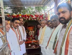 Rangareddy: బోనాల పండుగ సందర్భంగా అమ్మవారికి ప్రత్యేక పూజలు చేసిన కొమిరిశెట్టి సాయిబాబా