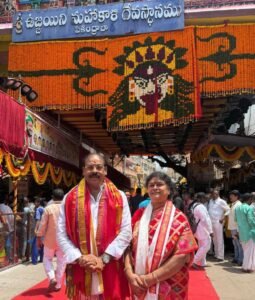 Secunderabad: ఉజ్జయిని శ్రీ మహంకాళి అమ్మవారిని దర్శించుకున్న బండి రమేష్ దంపతులు
