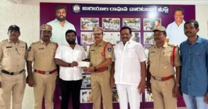Rangareddy: సీసీ కెమెరాల ఏర్పాటుకు రూ.3లక్షల విరాళం అందజేసిన మిరియాల ప్రీతమ్, మిరియాల రాఘవరావు