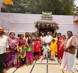 బోనాల సందర్భంగా కేంద్ర హోంశాఖ సహాయ మంత్రి బండి సంజయ్‌తో బీజేపీ రాష్ట్ర నాయకులు బుక్క వేణుగోపాల్ భేటీ