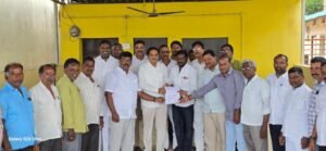765 కేవీ హైటెన్షన్‌ లైన్‌తో నష్టపోయిన రైతులకు పరిహారం ఇవ్వాలి  – ఎమ్మెల్యే కసిరెడ్డి నారాయణరెడ్డికి రైతుల వినతి