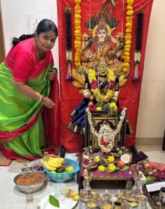 భక్తిశ్రద్ధలతో వరలక్ష్మీ వ్రతం ఉమా మహేశ్వరి రెడ్డి నివాసంలో ఘనంగా పూజలు