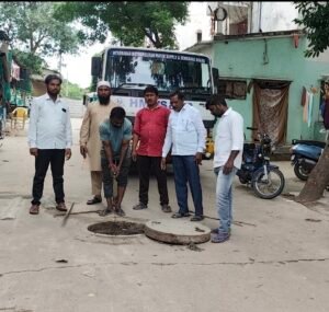 లక్ష్మిగూడ ఆర్‌జీకేలో డ్రైనేజీ సమస్యకు చెక్  – ఎమ్మెల్యే ప్రకాష్ గౌడ్ చొరవతో స్పందించిన అధికారులు  – పది రోజుల సమస్యకు సోమవారం పరిష్కారం