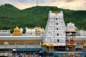 తిరుమలలో శ్రీవారి దర్శనానికి భారీగా భక్తుల రద్దీ