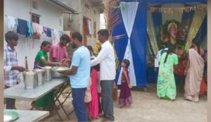 గల్లీ ఫ్రెండ్స్ యూత్ ఆధ్వర్యంలో అన్నదాన కార్యక్రమం
