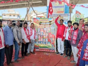 శంషాబాద్‌లో తెలంగాణ రైతాంగ సాయుధ పోరాట వారోత్సవాలు అమరవీరులకు నివాళులు.. సీపీఐ జెండా ఆవిష్కరణ