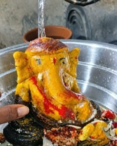 భక్తిశ్రద్ధలతో పసుపు గణపతి పూజలు  — ఇంట్లోనే బకెట్‌లో నిమజ్జనం