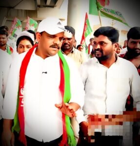 తీన్మార్ మల్లన్న పాదయాత్రకు శంషాబాద్ ప్రజల ఘన స్వాగతం  – టీ పాయింట్ వద్ద స్థానికులతో ముఖాముఖి – సమస్యల పరిష్కారానికి హామీ