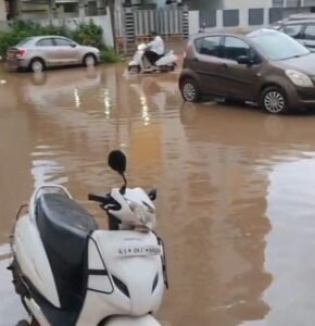 దుర్గా నగర్ ప్రజల గోడు వినిపించేదెప్పుడు? వర్షం వస్తే చాలు.. వరదనీటిలోనే జీవనం! ఏళ్ల సమస్యకు శాశ్వత పరిష్కారం ఎప్పుడు?