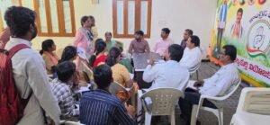 సీఎంఆర్‌ఎఫ్ చెక్కులు, ఎల్‌ఓసీ పత్రాల పంపిణీ హౌసింగ్‌పై అధికారులతో ఎమ్మెల్యే కసిరెడ్డి నారాయణరెడ్డి సమీక్ష