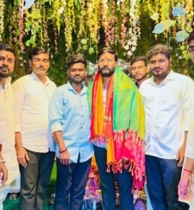 టీమ్ బీవైఏ గణేష్ మండపానికి ప్రభుత్వ విప్ ఎమ్మెల్సీ బల్మూరి వెంకట్ గణనాథుడిని దర్శించుకుని ప్రత్యేక పూజలు నిర్వహించిన ఎమ్మెల్సీ
