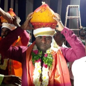 లడ్డూ వేలంలో రూ.1.30 లక్షలకు బాలరాజ్ కైవసం