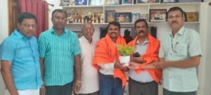 రెడ్ క్రాస్ సొసైటీ సభ్యులు ఉమమహేశ్వర్,గోనె శ్రీనివాస్ లకు ఘన సన్మానం