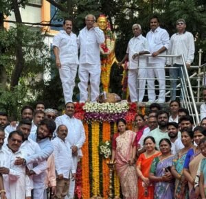 Rangareddy: గాంధీ జయంతి సందర్భంగా ఘన నివాళులర్పించిన మంజుల రఘునాద్ రెడ్డి