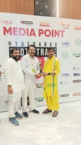 గాంధీ జయంతి రోజున ప్రతిష్టాత్మక పురస్కారం భారత్ కళా పురస్కార్-2026 అందుకున్న సీనియర్ ఫోటో వీడియో గ్రాఫర్ బిజ్జ విజయ్ కుమార్
