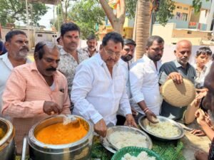 బాబుల్ రెడ్డి నగర్ పోచమ్మ ఆలయంలో 36 నెలలుగా నిరంతర అన్నదాన సేవ ప్రతి అమావాస్యకు అన్నప్రసాద వితరణ.. భక్తుల సహకారంతో కొనసాగుతున్న సేవా కార్యక్రమం