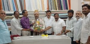 Rangareddy: శ్రీనివాస్ కు పుట్టినరోజు శుభాకాంక్షలు తెలియజేసిన భేరి రామచందర్ యాదవ్