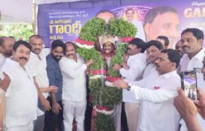 Rangareddy: ఆరెకపూడి గాంధీని ఘనంగా సత్కరించి జన్మదిన శుభాకాంక్షలు తెలిపిన రాగం నాగేందర్ యాదవ్