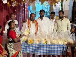 దసరా వేళ 200 మంది మహిళలకు రేషన్ కిట్ల పంపిణీ పండుగ పూట పేద మహిళలకు అండగా టీపీసీసీ నేత పార్వతాల రాజేందర్‌