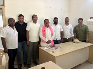 అక్రమ అరెస్టులకు నిరసనగా బీఆర్ఎస్ ఆందోళన హైదరగూడ–అత్తాపూర్ చౌరస్తాలో సీఎం రేవంత్ రెడ్డి దిష్టిబొమ్మ దహనం